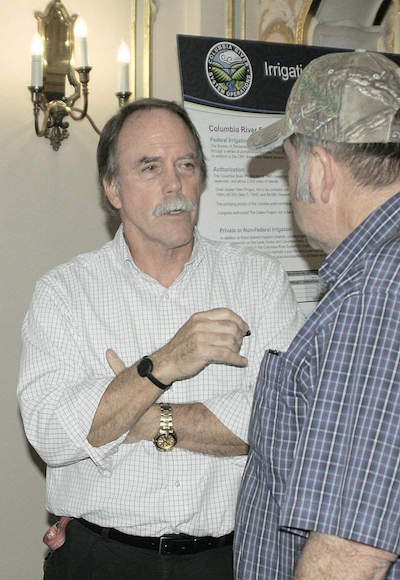 Hal Thomas with the U.S. Army Corps of Engineers speaks with farmer Mike LaShaw of Rockford, Wash., about navigation on the Columbia River during the scoping meeting Nov. 14 in Spokane.
