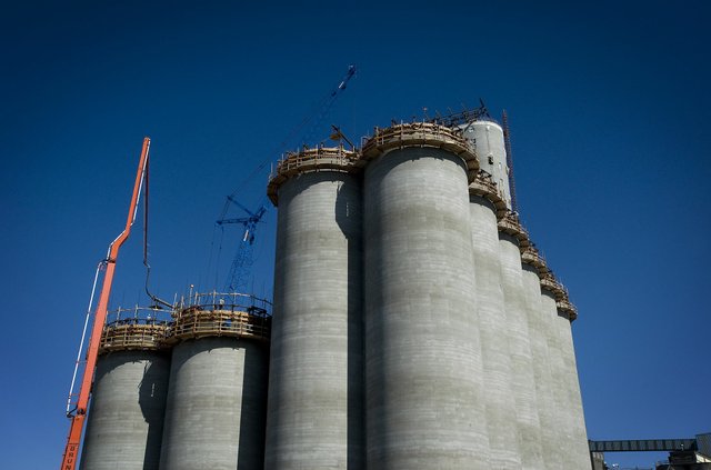 (Zachary Kaufman) Construction continues on a cluster of silos at United Grain Corp. at the Port of Vancouver in August 2011.
