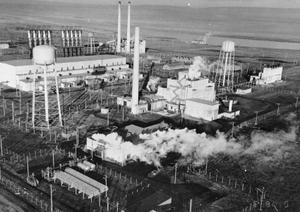 The B reactor complex, operating in the 1940s, was the earliest facility to turn out large amounts of waste at Hanford. (U.S. Department of Energy/Wikimedia Commons)