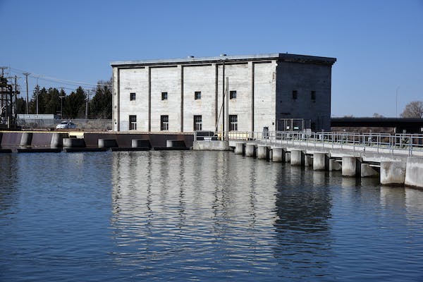 The city of Idaho Falls owns five hydropower plants on the Snake River, from the Upper Power Plant north of the city to the Gem State Dam just to the south.