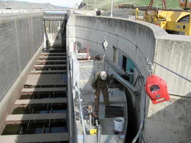 Workers prepare the downstream lock gate leaf at Little Goose Dam for removal of a cracked gudgeon assembly during repair work earlier this month. (ACOE photo)