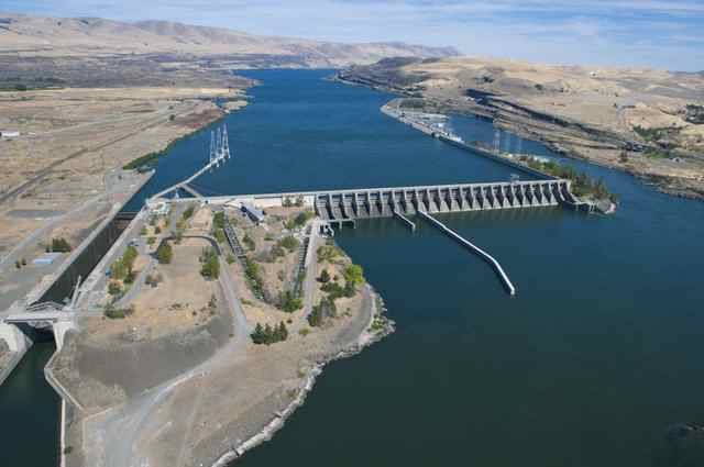 The Dalles Dam and Lock on the Columbia River.