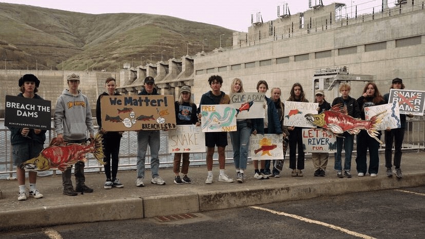 Youth Salmon Protectors raise awareness about effects lower Snake River dams while visiting Lower Granite dam.