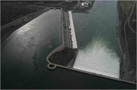 A spill test at the Chief Joseph Dam on the Columbia River near Bridgeport, Wash. (BPA photo)