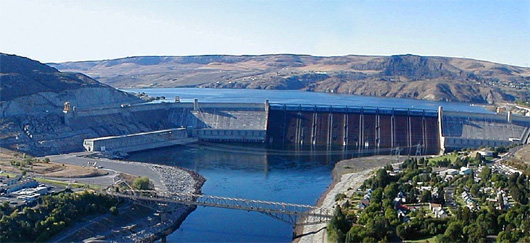 Grand Coulee Dam hydropower production dwarfs the hydropower output of the four Lower Snake River dams combined.(photo: Wikipedia Commons)