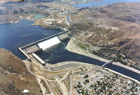 Grand Coulee Dam and Reservoir, when filled high enough, can pump water up to the Columbia Basin Project's Banks Lake.