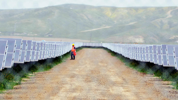 Google will invest $145 million in a Southern California solar farm project. (Apolinar Fonseca)