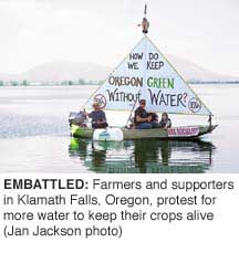 (Jan Jackson) Farmers and supporters in Klamath Falls, Oregon, protest for more water to keep their crops alive.