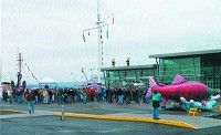 (Kate Ramsayer/The Daily Astorian) Fishermen and salmon supporters listen to speakers at the Fishermen's Rally for Salmon Solutions in Astoria Thursday.