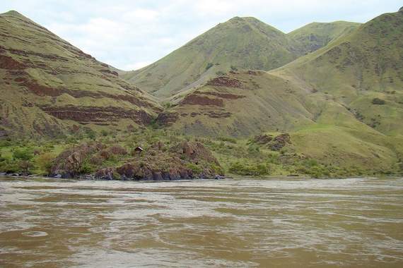 The Snake River at Lewiston joins the Clearwater River and leaves Idaho state.
